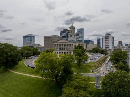 Téléchargez les photos : Vue aérienne du bâtiment du Capitole de l'État à Nashville, Tennessee - en image libre de droit