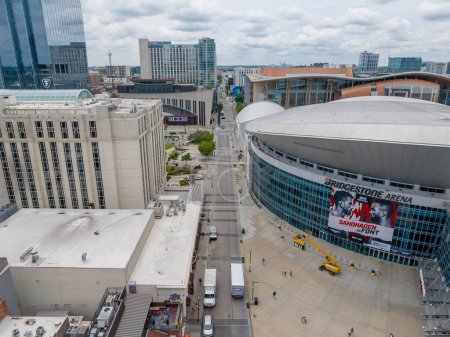 Téléchargez les photos : Vue aérienne de l'aréna Bridgestone, domicile des Predators de Nashville de la Ligue nationale de hockey. - en image libre de droit