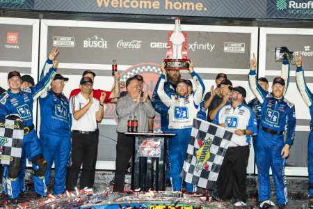 Foto de NASCAR Cup Driver, Chris Buescher (17) celebra su victoria para la Coca-Cola Zero Sugar 400 en el Daytona International Speedway en Daytona FL. - Imagen libre de derechos