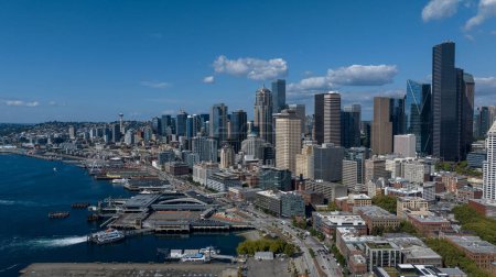 Téléchargez les photos : Vue Aérienne de Seattle, Washington. C'est une ville portuaire située sur la côte ouest des États-Unis. C'est la ville la plus peuplée de l'État de Washington et de la région nord-ouest du Pacifique en Amérique du Nord.. - en image libre de droit