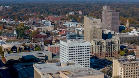 Téléchargez les photos : Vue aérienne de la ville de Winston-Salem - en image libre de droit