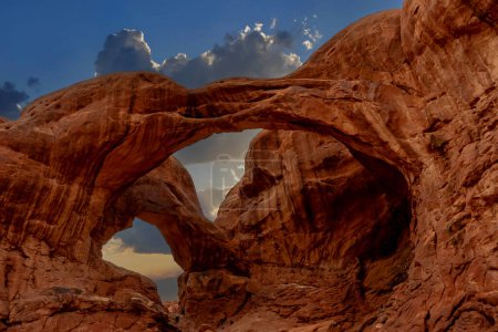 Utahs faszinierende Felsformationen fangen die atemberaubenden geologischen Wunder ein.