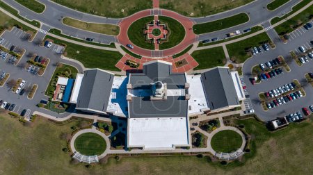 Foto de Vista aérea: Kannapolis, NC - suburbano Charlotte, hogar de Kannapolis Cannon Ballers, Earnhardt racing family, Haas F1 HQ, & NC Research Campus. - Imagen libre de derechos