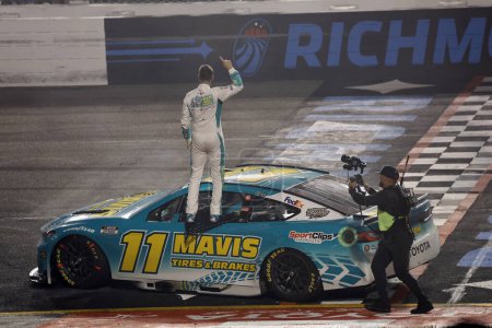 Téléchargez les photos : Pilote de la NASCAR Cup Series, Denny Hamlin remporte le Toyota Owners 400 à Richmond, VA, USA - en image libre de droit