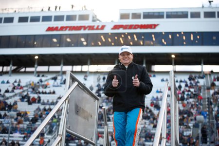 Téléchargez les photos : Pilote de la NASCAR Craftsman Truck Series, Thad Moffitt concourt pour le 200 de Long John Silver à Martinsville, VA, USA - en image libre de droit