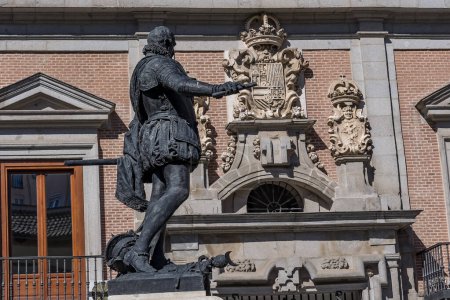 Photo for Monument to Alvaro de Bazan: Tribute to a Renowned Admiral in Madrid's Plaza de la Villa - Royalty Free Image