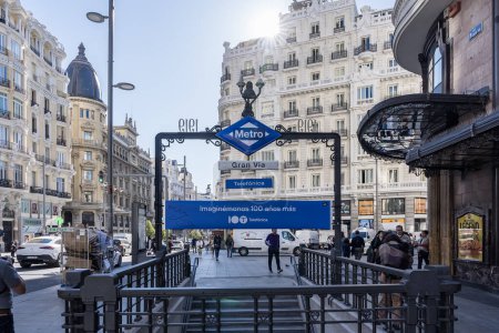Foto de Metro de Madrid: el tránsito rápido de la capital española, el 14º más largo a nivel mundial, tiene una longitud de 293 km. Rápida expansión del '95 al' 07, entre los de más rápido crecimiento a nivel mundial. - Imagen libre de derechos