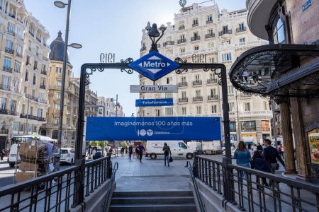Foto de Metro de Madrid: el tránsito rápido de la capital española, el 14º más largo a nivel mundial, tiene una longitud de 293 km. Rápida expansión del '95 al' 07, entre los de más rápido crecimiento a nivel mundial. - Imagen libre de derechos