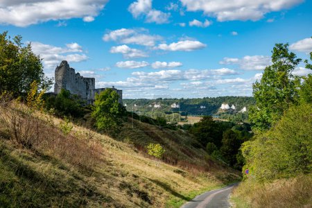 Téléchargez les photos : France, the picturesque castle of Chateau Gaillard of Les Andelys and the beautifull landscape around it - en image libre de droit