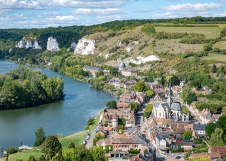 Téléchargez les photos : France, Les Andelys and the beautifull landscape around it with the river seine - en image libre de droit
