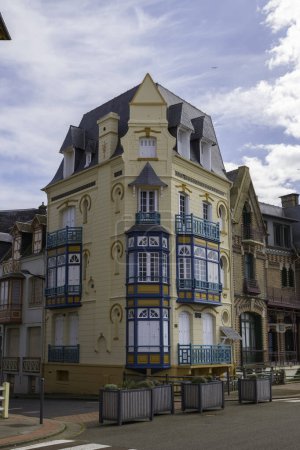 Fassaden von Gebäuden in Mers Les Bains, Normandie, Frankreich