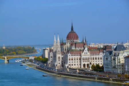 Téléchargez les photos : Le Parlement hongrois depuis le château de Buda - en image libre de droit