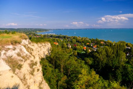 Foto de Vista del lago Balaton desde la colina Soos en Balatonkenese, Hungría - Imagen libre de derechos