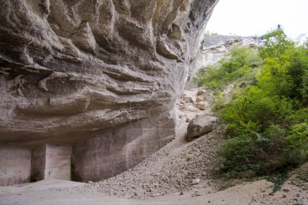 Foto de Entrada del Parque Temático de la Cantera Fertorakos y el Teatro Cueva con el muro de ejecución en Hungría - Imagen libre de derechos