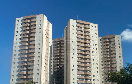 Téléchargez les photos : Un ensemble de bâtiments résidentiels dans la ville de Santo Andre, Brésil - en image libre de droit