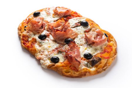 Foto de Delicious typical pinsa with ham, olives, mozzarella and tomato sauce, italian food - Imagen libre de derechos