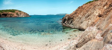 Téléchargez les photos : Superbe plage sauvage de Cala Goloritze, Baunei, Sardaigne, Italie - en image libre de droit