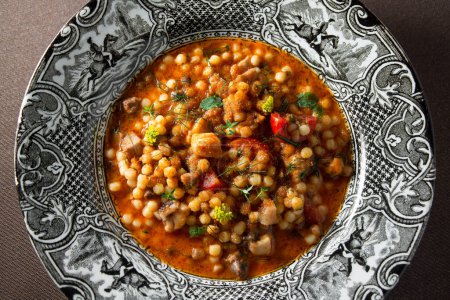 traditionelle sardische Suppe mit Fisch 