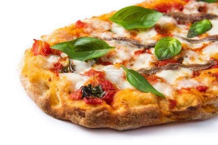 Téléchargez les photos : Délicieuse pinsa romana végétarienne, isolée sur fond blanc, cuisine italienne - en image libre de droit