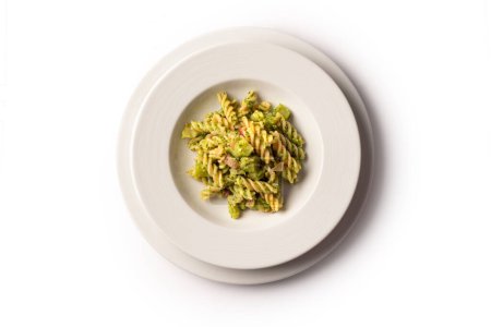 Foto de Placa de deliciosa pasta con tocino y brócoli, comida italiana - Imagen libre de derechos