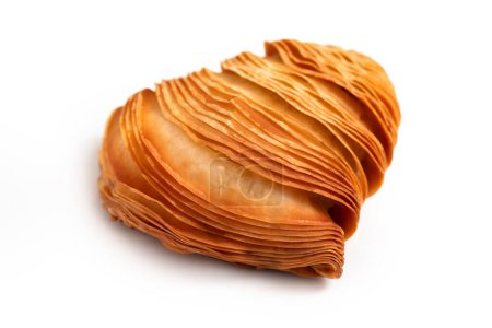 Foto de Primer plano de delicioso sfogliatella riccia aislado en blanco - Imagen libre de derechos