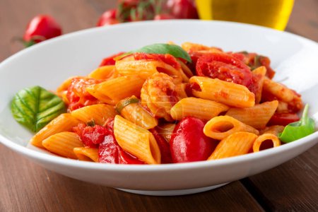 Foto de Primer plano de deliciosa pasta con tomates - Imagen libre de derechos