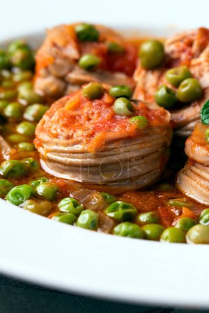 Téléchargez les photos : Plan rapproché de la délicieuse Sa Cordula avec Prisucci, plat traditionnel sarde - en image libre de droit