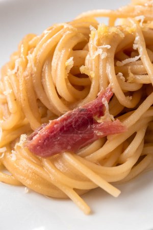 Foto de Primer plano de deliciosa pasta con jamón - Imagen libre de derechos