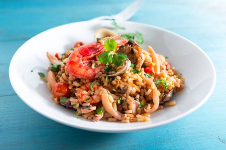 Téléchargez les photos : Délicieux risotto aux fruits de mer, cuisine italienne, cuisine méditerranéenne - en image libre de droit