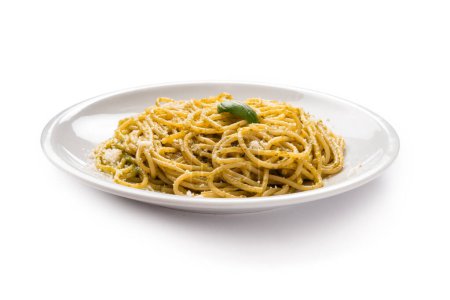 Foto de Pasta italiana clásica con albahaca y piñones - Imagen libre de derechos