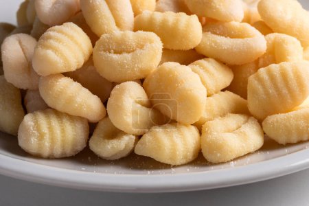 Téléchargez les photos : Gnocchi de pommes de terre fraîches, pâtes italiennes, nourriture européenne - en image libre de droit