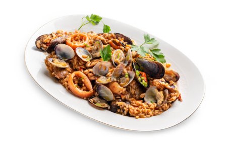 Foto de Plato de deliciosos mariscos típicos risotto allá marinara, comida italiana, cocina mediterránea - Imagen libre de derechos