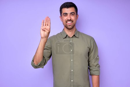 Foto de Feliz sordo guapo hombre demostrando hola hola gesto, comunicación, conversación adiós - Imagen libre de derechos