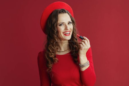 Téléchargez les photos : Happy Valentine. happy modern middle aged woman in red dress and beret with red lipstick isolated on red. - en image libre de droit