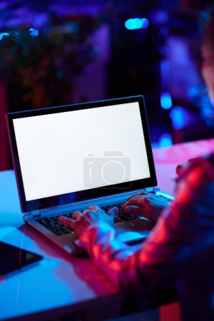 Foto de Closeup on modern woman with laptop blank screen in modern office. - Imagen libre de derechos