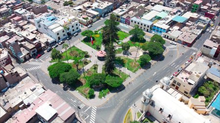 Plaza de Armas Barrio Surco de la capital en Lima - Perú. Sudamérica. Resolución 2.7k