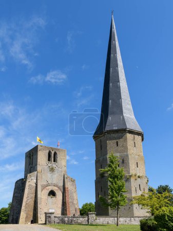 Téléchargez les photos : Bergues, France - July 5. 2022: An ancient monastery on a hill in France, sunny day in summer - en image libre de droit