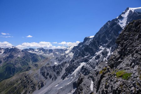 die ortler alpen bei sulden (südtirol, italien) an einem sonnigen sommertag