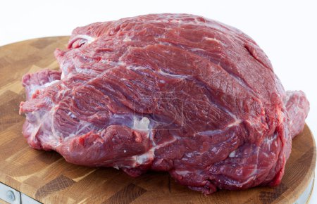 Foto de Carne fresca en la tabla de cortar
. - Imagen libre de derechos
