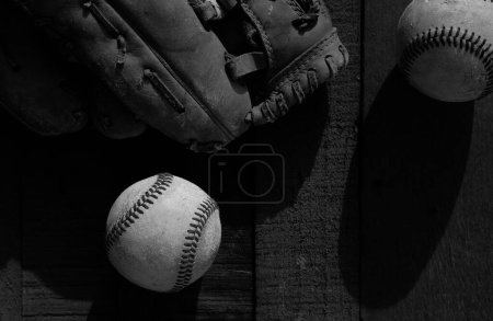 Foto de Fondo de la bandera de béisbol con pelotas viejas de cerca, espacio de copia para el deporte. - Imagen libre de derechos