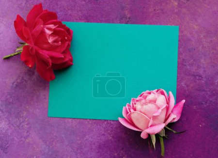 Téléchargez les photos : Fond de la fête des mères avec espace de copie par roses roses - en image libre de droit
