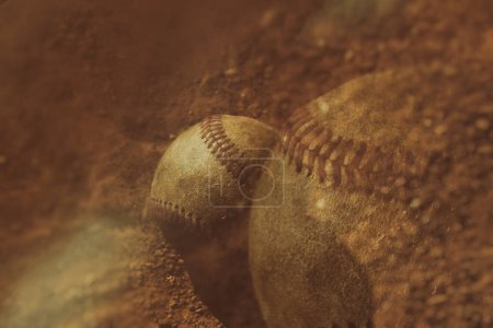 Téléchargez les photos : Vieux fond d'art grunge baseball double exposition avec espace de copie pour le sport - en image libre de droit