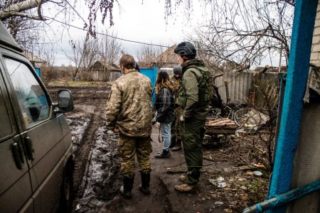 Foto de El ejército ucraniano está posicionado en Terny en el Donbass en Ucrania, este es el frente, el ejército ruso ha invadido Ucrania y se están produciendo feroces combates en esta región que se ha convertido en un campo de batalla. - Imagen libre de derechos