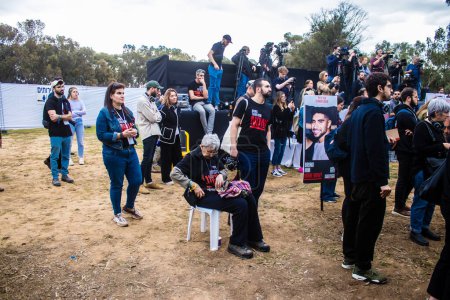 Foto de Re 'im, Israel enero 5, 2024 Periodistas asisten a la conferencia sobre la masacre del Festival Nova, durante el ataque terrorista del 7 de octubre de 2023 a pocos kilómetros de Gaza, al sur de Israel - Imagen libre de derechos