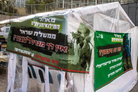 Foto de Tel Aviv, Israel 28 de enero de 2024 Puesto del ejército israelí ubicado en el centro de Tel Aviv. Soldados vienen a comer y recoger sus ropas militares a su regreso del frente y Gaza - Imagen libre de derechos