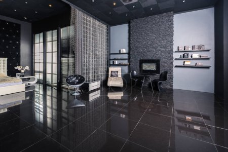 Foto de Moderno interior negro de lujo oscuro con muebles blancos chic - Imagen libre de derechos
