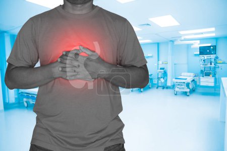Téléchargez les photos : Image of a patient holding his hand in the middle of his chest Caused by acid reflux or from underlying diseases such as heart disease,Medical healthcare concept - en image libre de droit