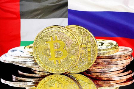 Téléchargez les photos : Bitcoins sur le drapeau des Émirats arabes unis et le fond du drapeau de la Russie. Concept pour les investisseurs dans la crypto-monnaie et la technologie Blockchain aux EAU et en Russie - en image libre de droit