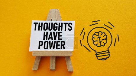 Téléchargez les photos : Thoughts Have Power est montré à l'aide d'un texte - en image libre de droit