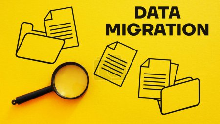 Foto de Data migration is shown using a text - Imagen libre de derechos